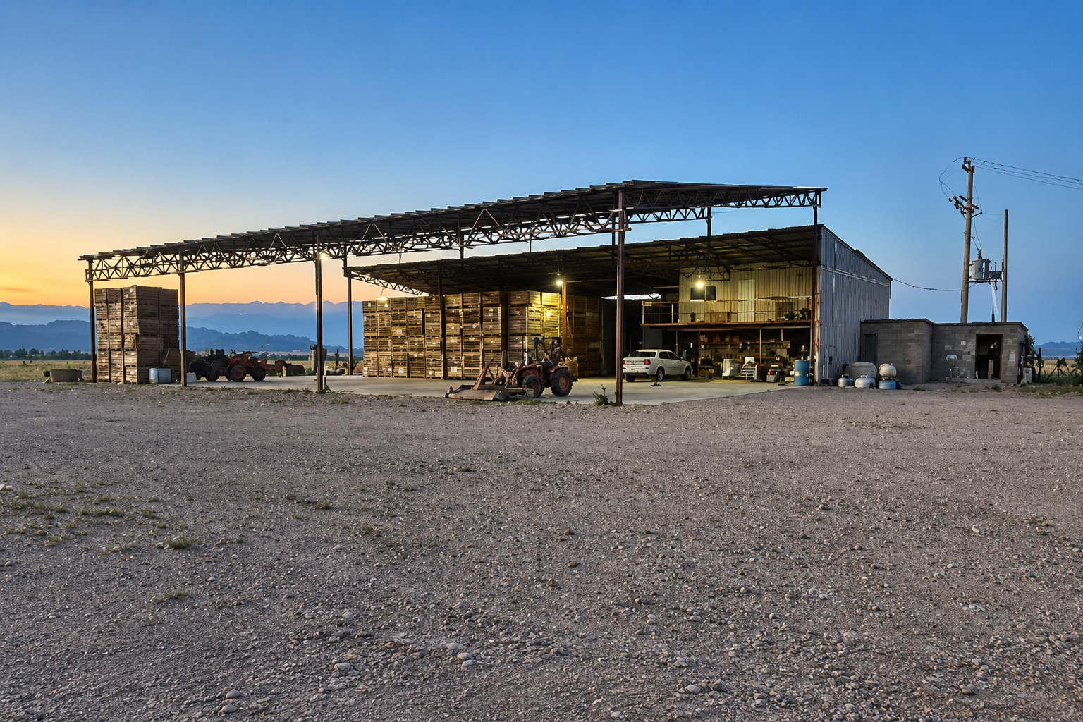 Bodega e infraestructura al atardecer